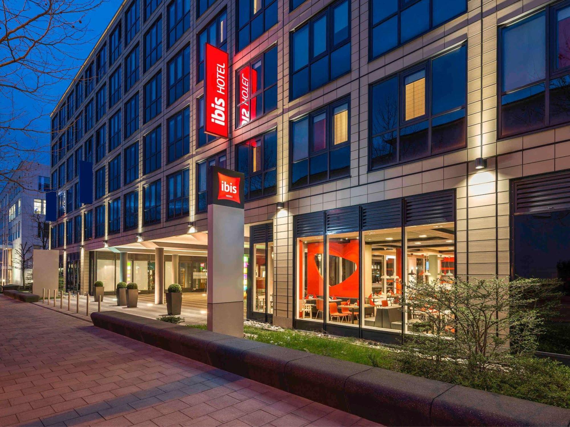 Ibis Muenchen Parkstadt Schwabing Bagian luar foto