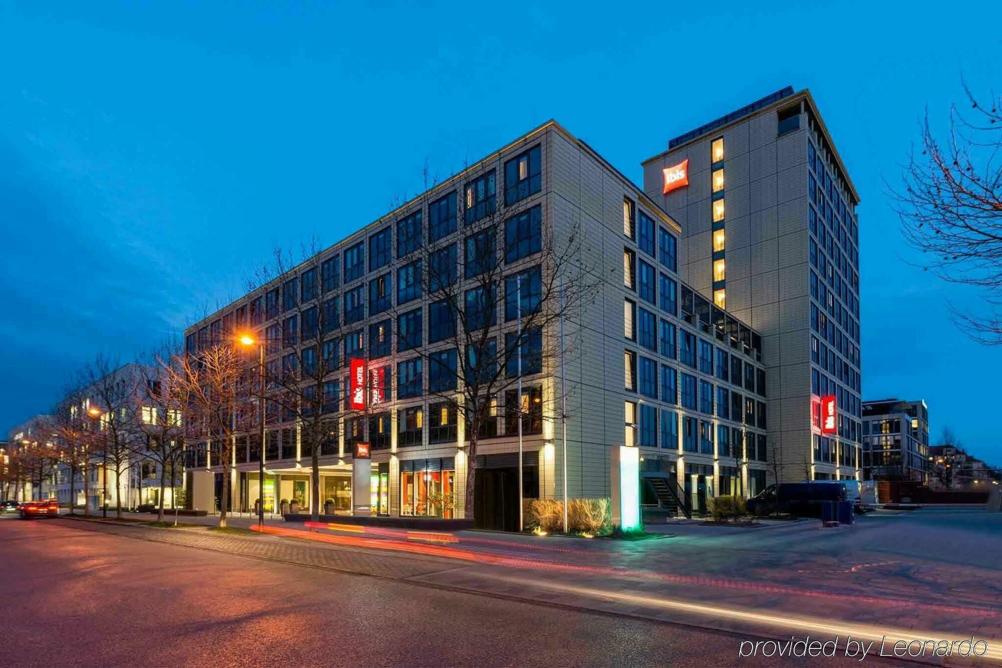 Ibis Muenchen Parkstadt Schwabing Bagian luar foto